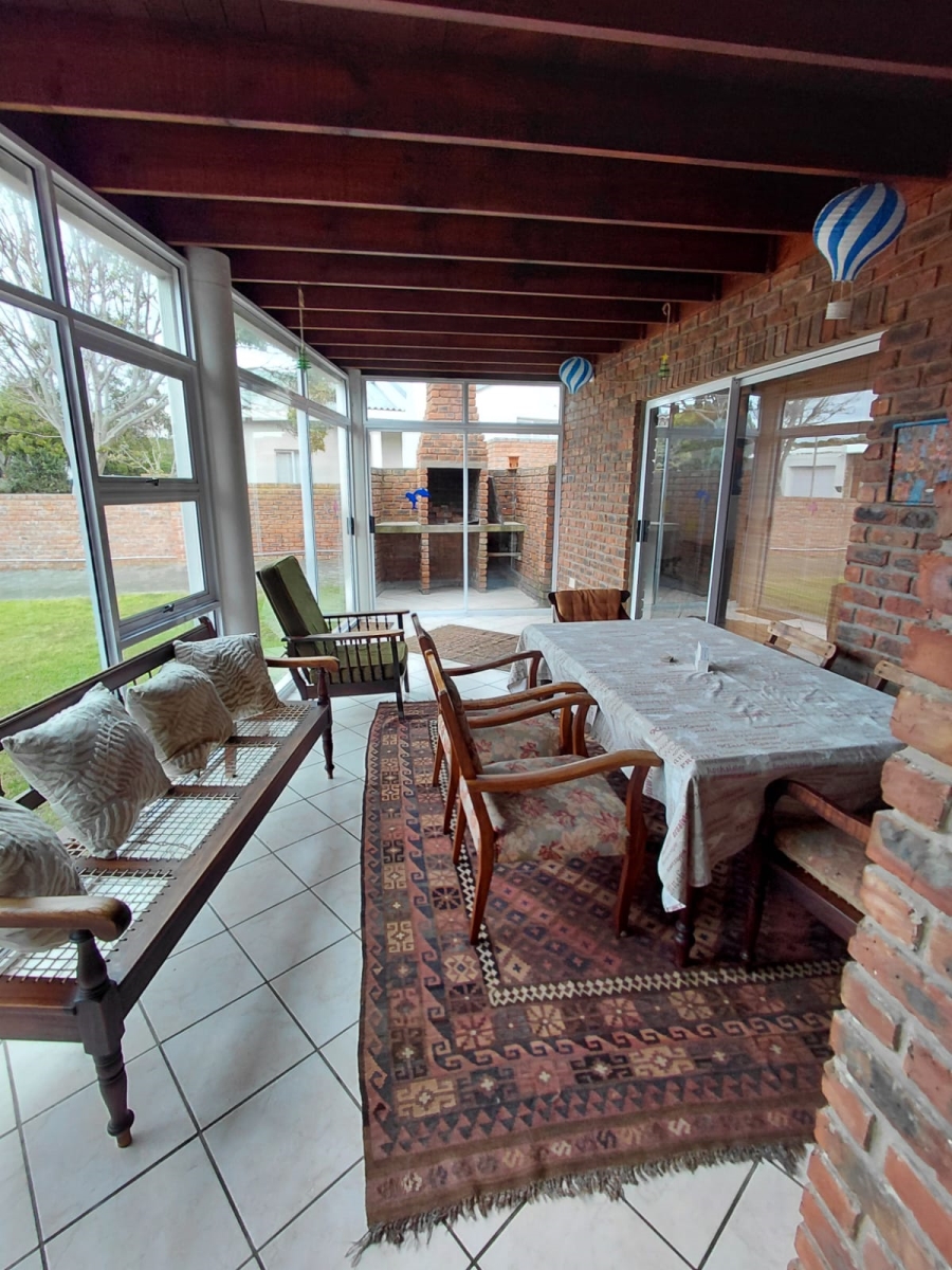 To Let 4 Bedroom Property for Rent in Stilbaai Wes Western Cape